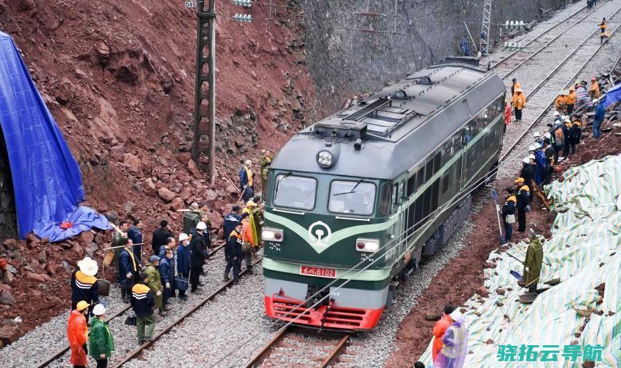 火车脱轨侧翻意外形成1人遇难4人重伤123人重伤 3·30