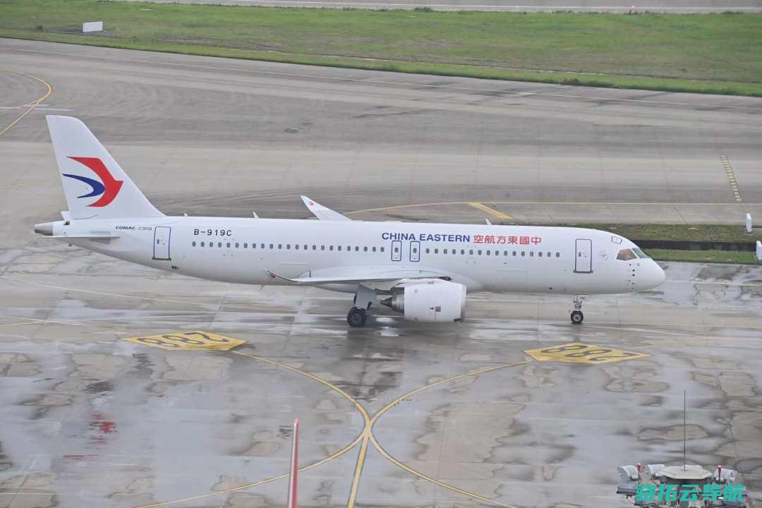 出列第二架国产C919与首架机伙伴执飞沪蓉快线