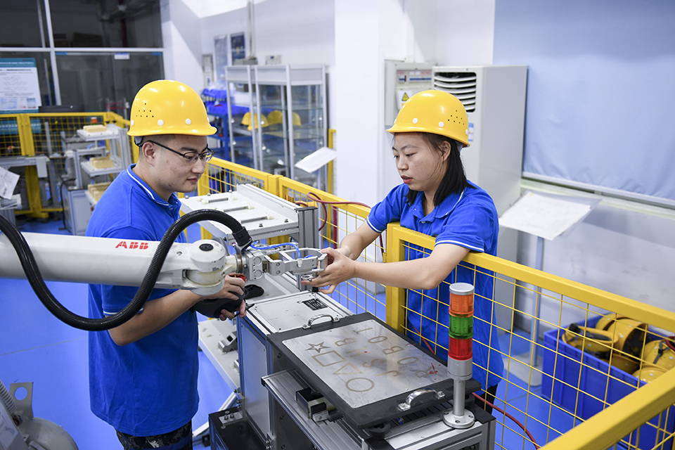 劳务输入 乱象该整治 职校在校生实习成 学到本事摆在首位丨快评 应把在校生安保