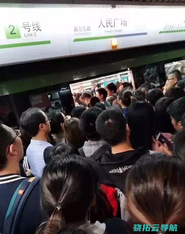 景区挤到 你会继续排队游玩吗丨一吐为快 人从众