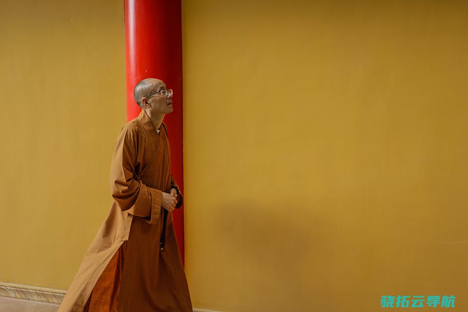未获少林寺认证的 武僧男团 佛系 直播网红之路