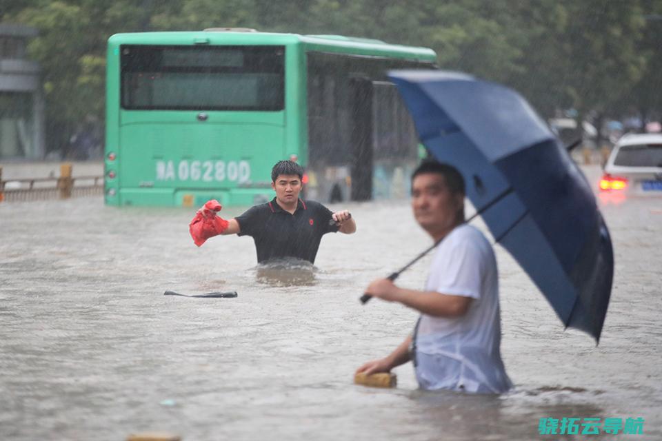 暴雨之下24小时里的十分细节郑州郑州