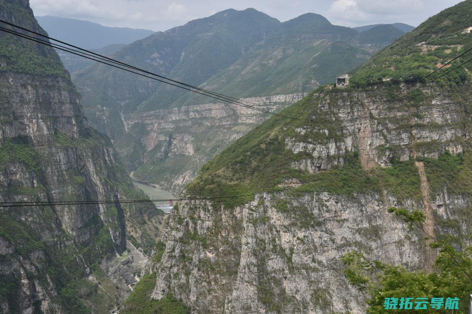 金口河大峡谷 那悬崖上的村庄