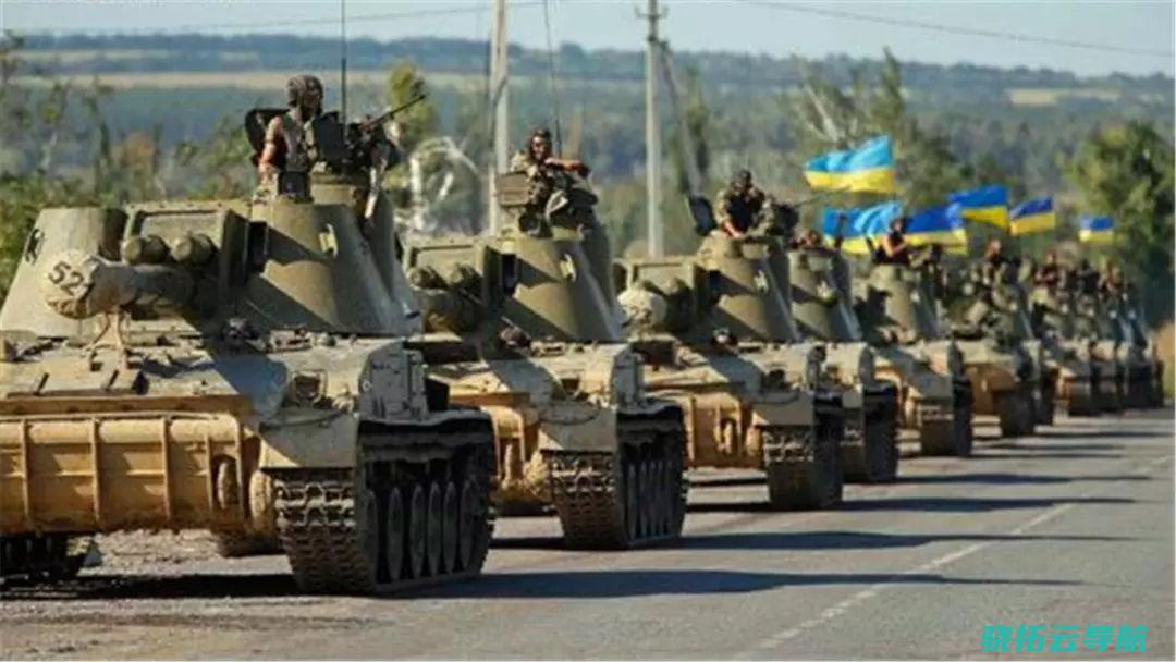 乌克兰已宣布进入战时形态 撞击瞬间曝光！俄罗斯向乌军舰停火