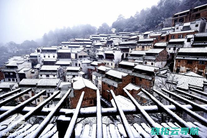 篁岭晒秋变晒雪 寒潮过境