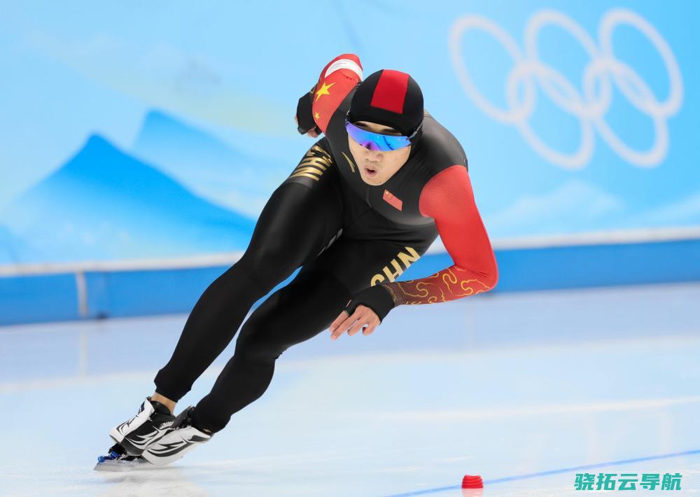 高亭宇在北京冬奥会速度滑冰女子500米中夺冠