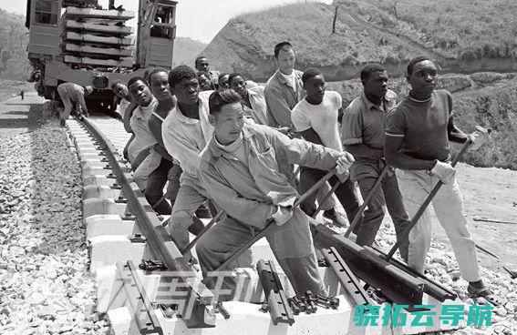 在非洲修铁路的中国人 44年前