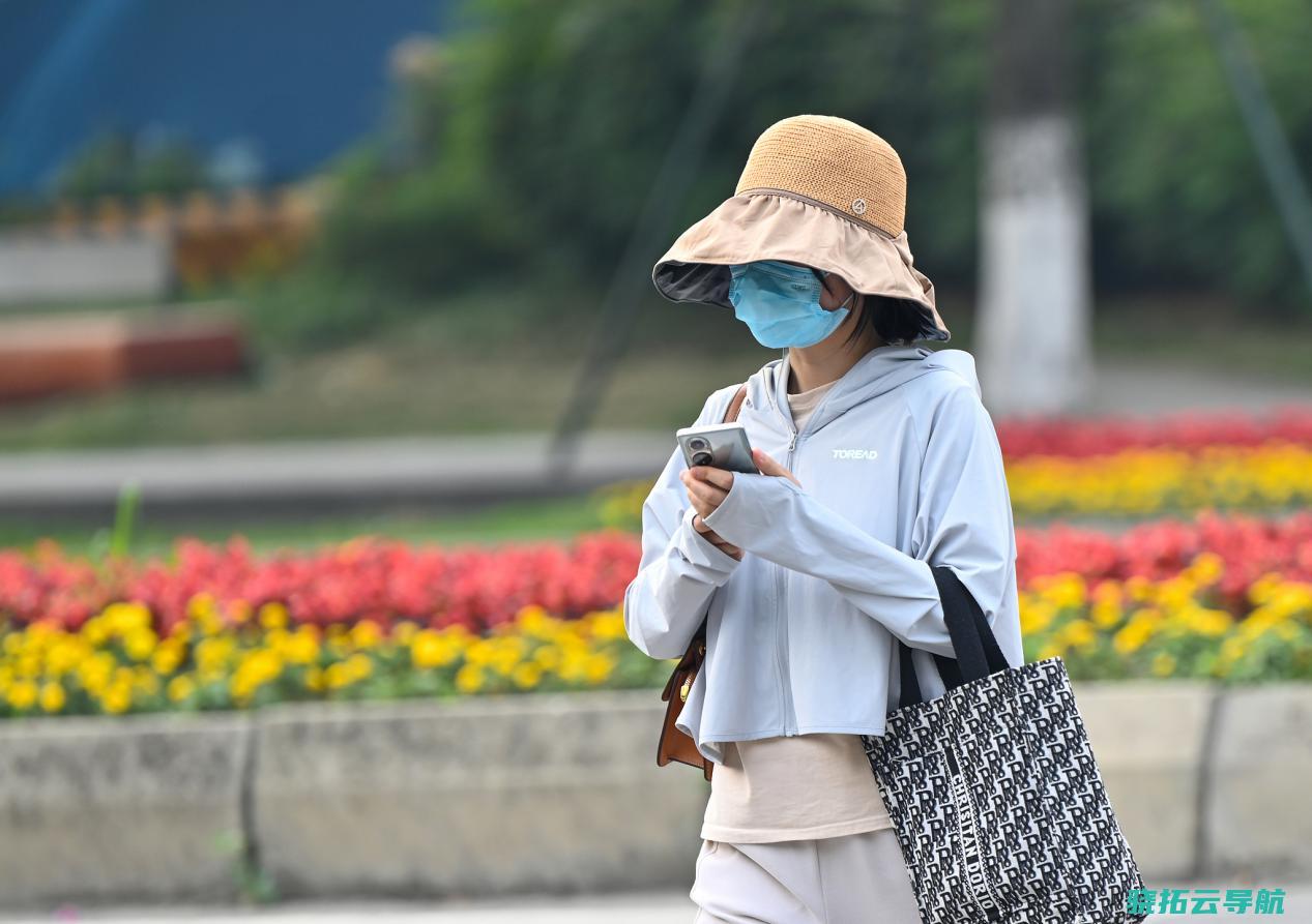 高温之下 四川一地呐喊少洗澡引争执 庄稼都缺水枯槁了