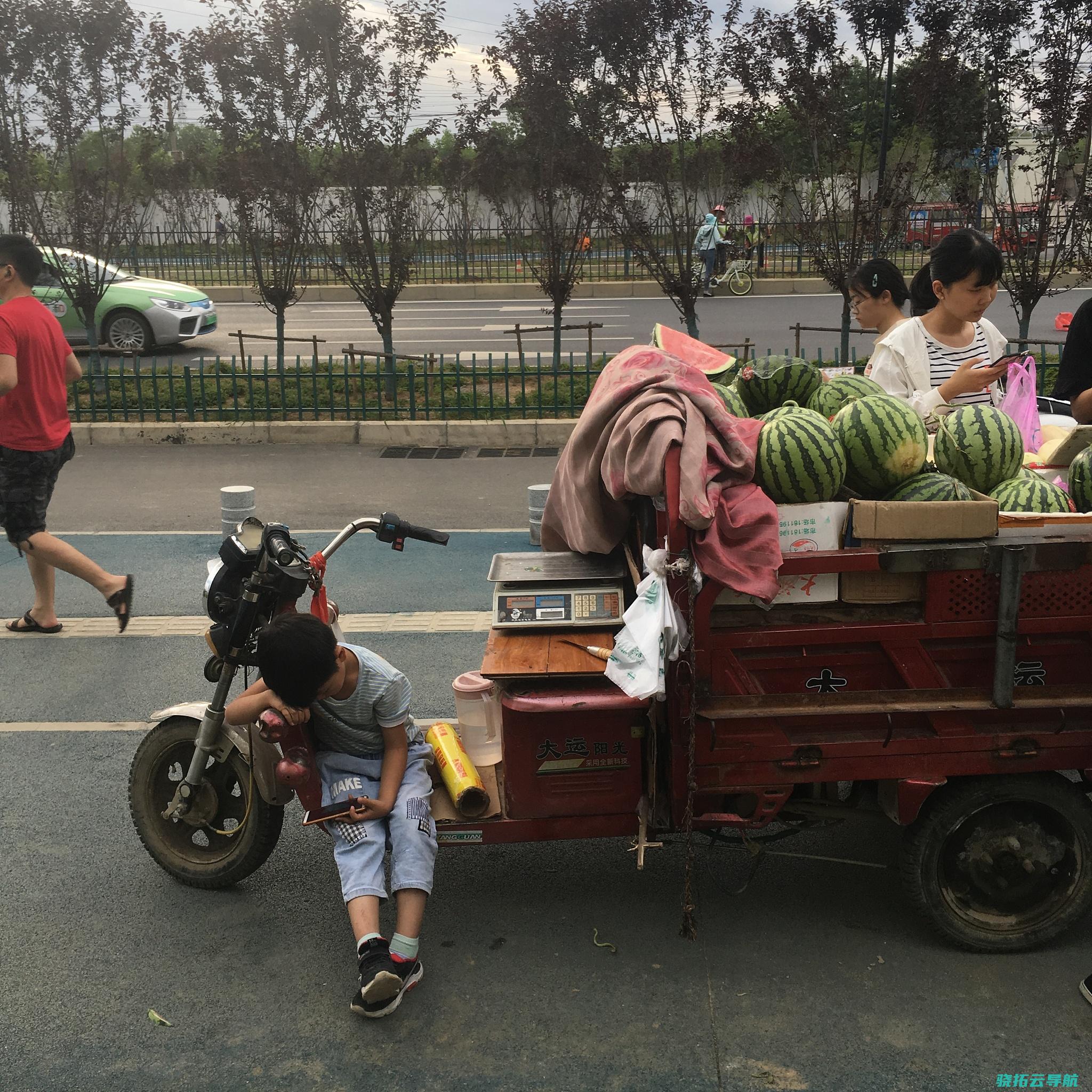 短视频和游戏正在 留守儿童 武大副传授的五年乡村调研 绑架