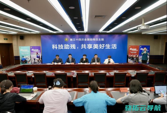 中国盲人协会主席李庆忠 树立无阻碍环境 要求全社会的致力