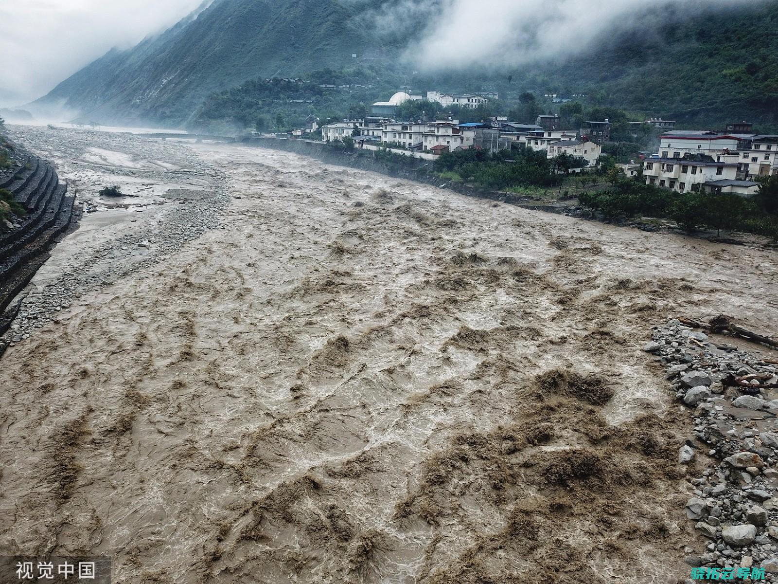 山西暴雨中的伟人凡心