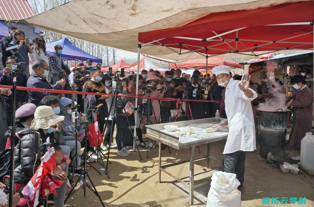 郭有才火了 从流量高峰上涨的网红 我想起了你