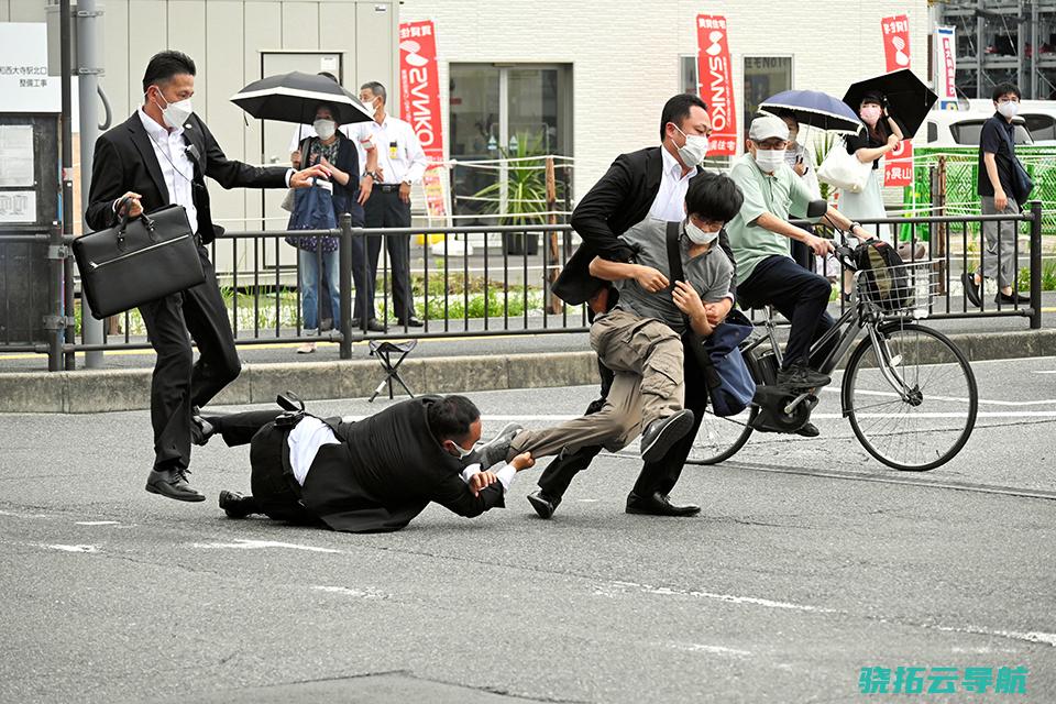 的玄机丨智库视点 看夺命 土枪 从刺杀安倍现场