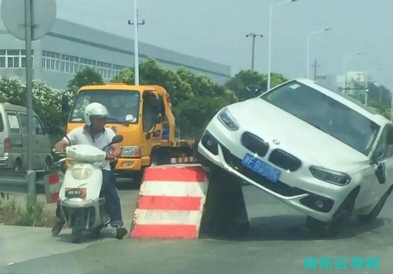 丨快评 前车后车谁应负全责 高速违停造成惨烈追尾意外