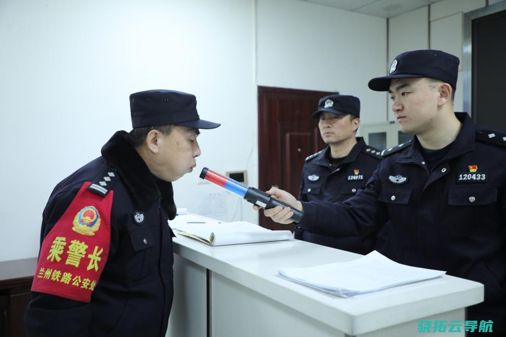 榜样力量铁路乘警老冯的最后一趟春运